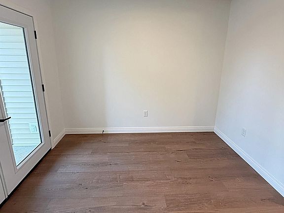 4th image of 1199 Avondale Ave