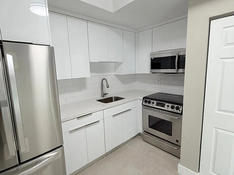 1390 W 37th St #101 — Photo 3