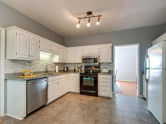 3rd image of 7104 Poplar Creek Trce