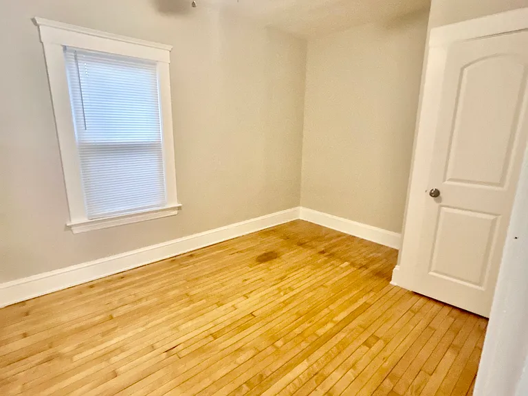 2186 W 10th St #3 — Photo 10