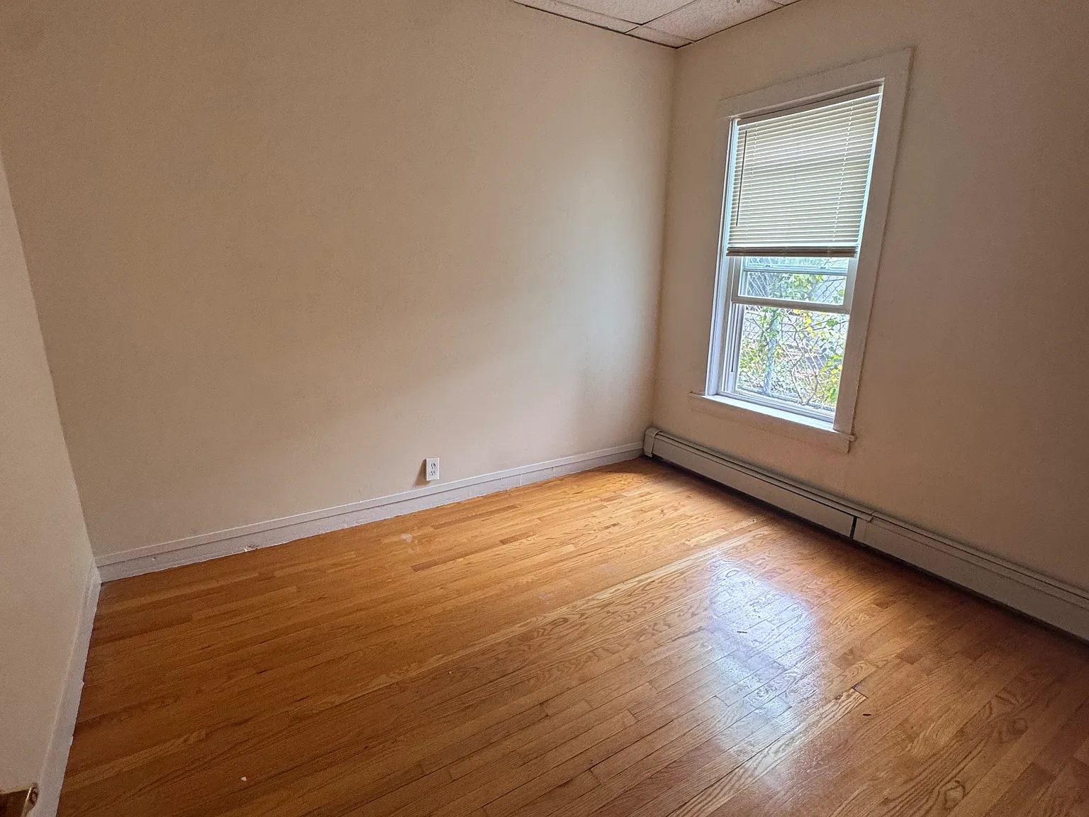3 bed, 1000 sqft, $3,400 — Photo 3