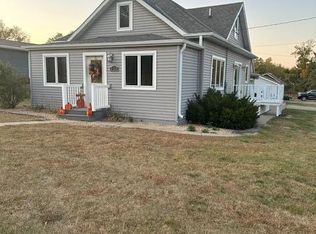 850 1st St, Currie, MN 56123