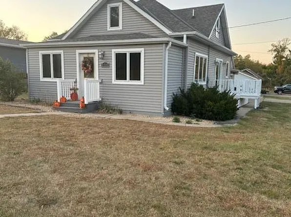 850 1st St, Currie, MN 56123