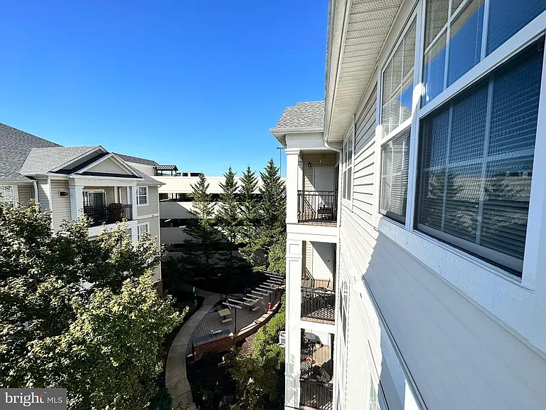 12925 Centre Park Cir #405 — Photo 27