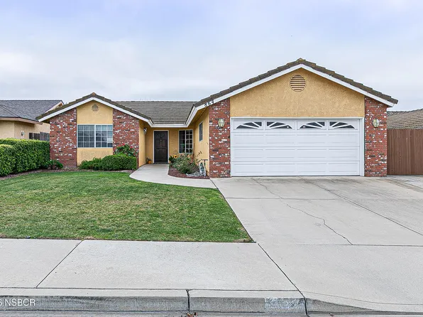 864 E Sunshine Ct, Santa Maria, CA 93455