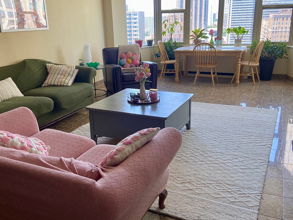 1st image of 525 W Hawthorne Pl APT 2104