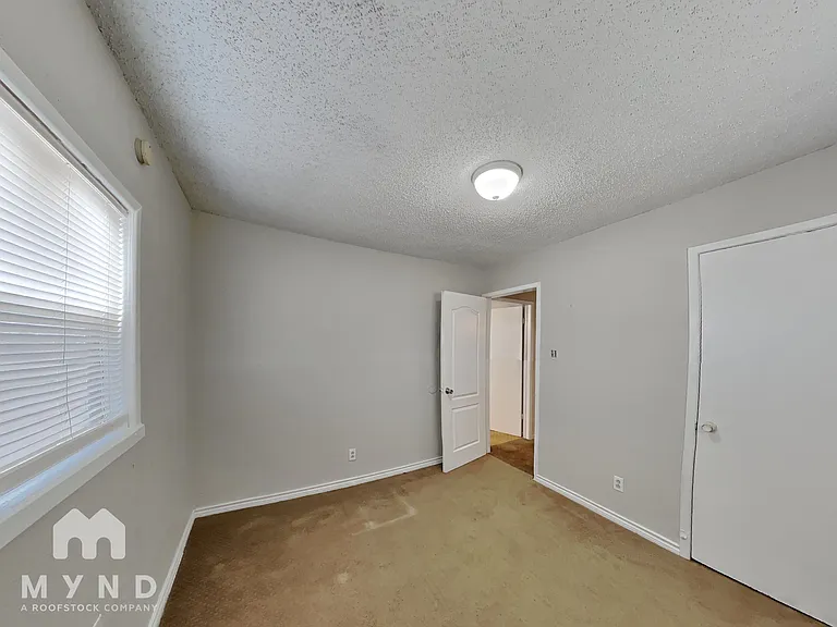 915 Woodrow Rd — Photo 13