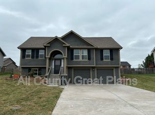 8956 NE 116th Pl, Kansas City, MO 64157