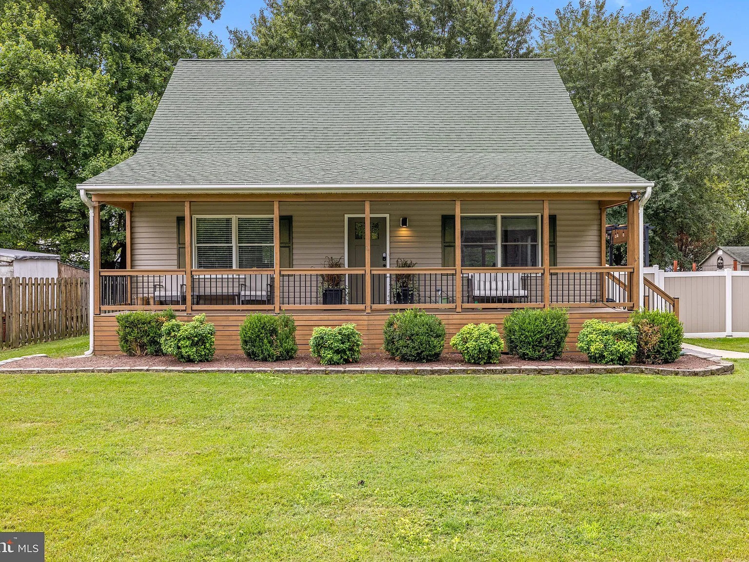 4 bed, 2.0 bath, 1512 sqft, $3,200 — Photo 1