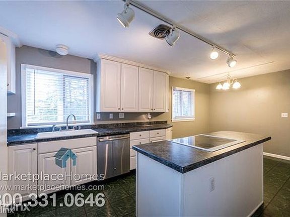 5th image of 902 Robin Hill Dr