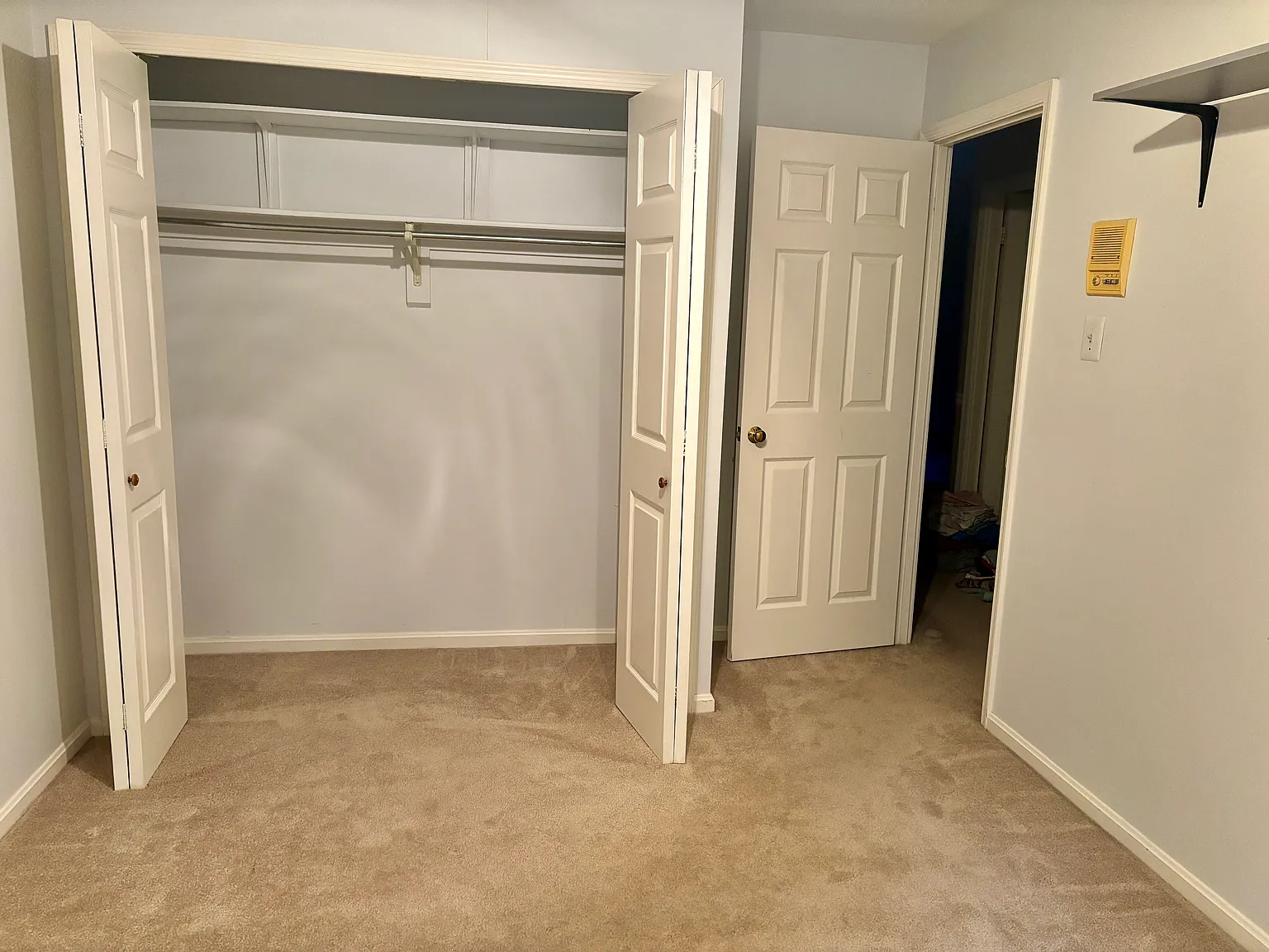 4 bed, 2100 sqft, $985 — Photo 4