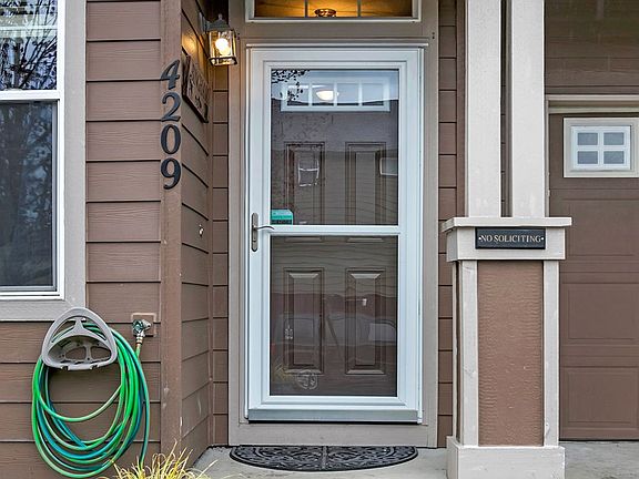 3rd image of 4209 NE 36th Pl