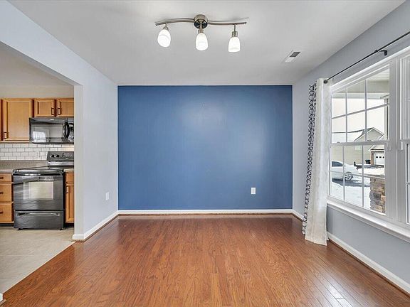 3rd image of 4323 Faircrest Ln