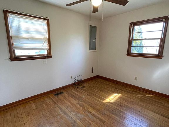5th image of 219 Beaverview Dr