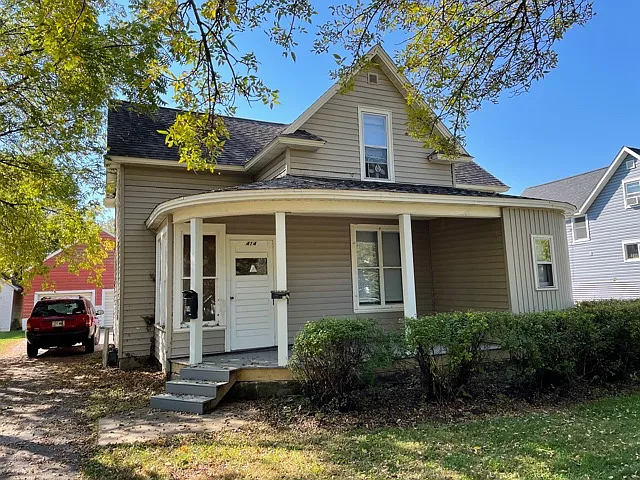 5 bed, $1,695 — Photo 1