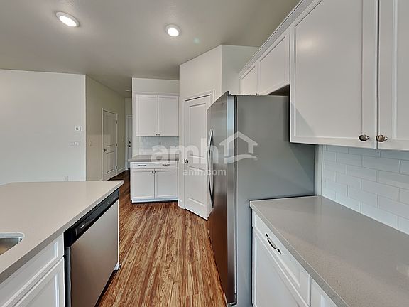 4th image of 6138 Schmidt St