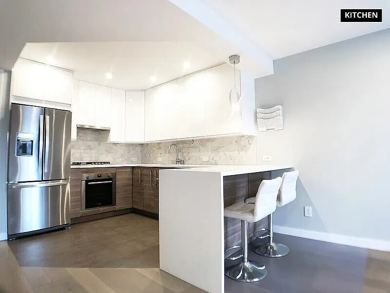 2 bed, 2.0 bath, 966 sqft, $2,010 — Photo 3