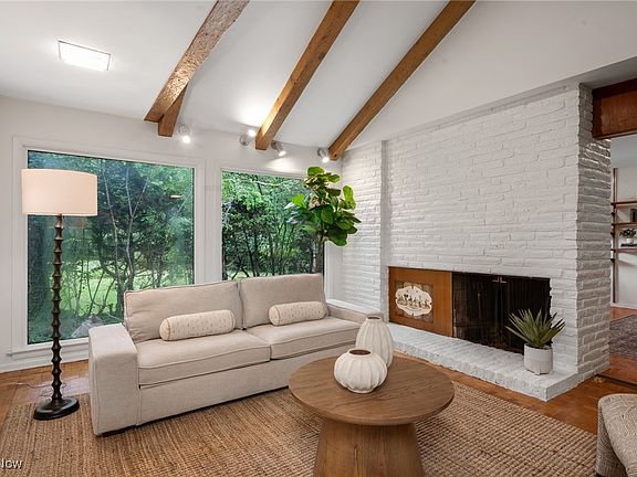 3rd image of 13805 Larchmere Blvd
