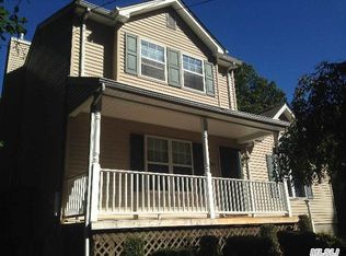 127 Magnolia Dr, Rocky Point, NY 11778