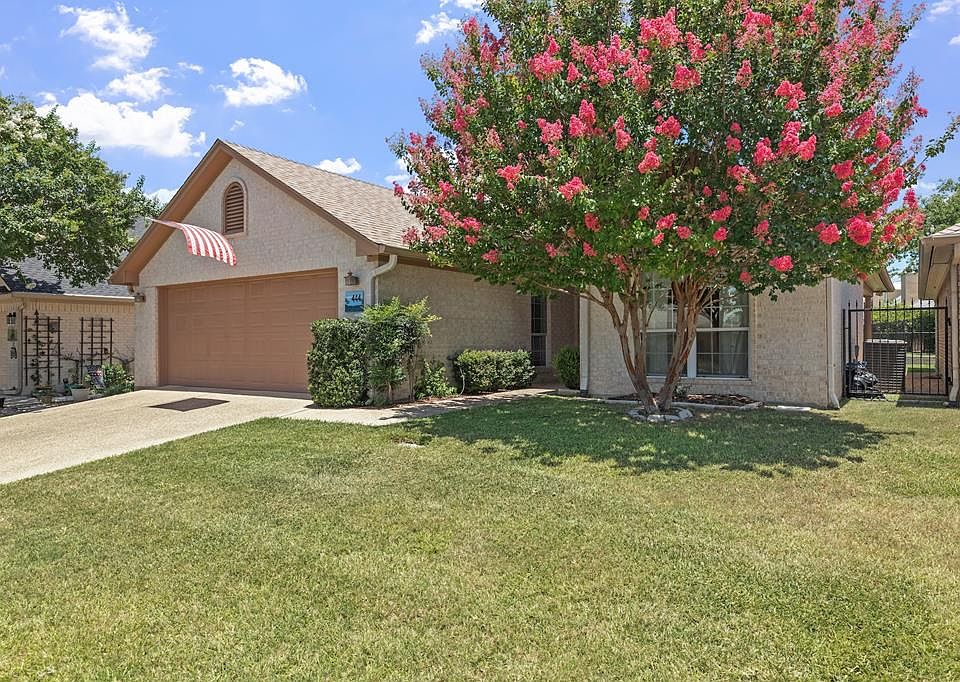 1st image of 444 Summit Cir
