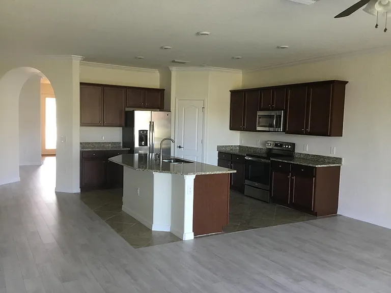1611 Parnell Ct — Photo 9