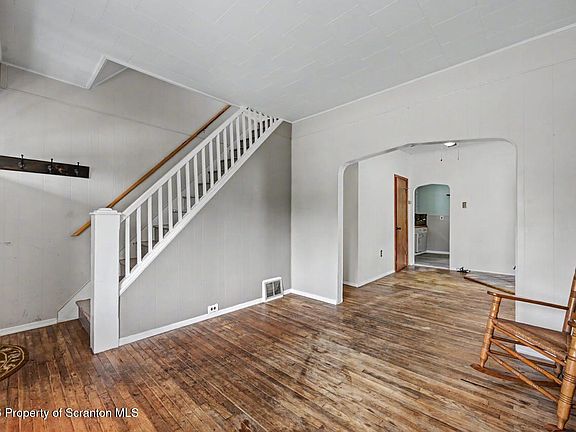 5th image of 521 Florin St