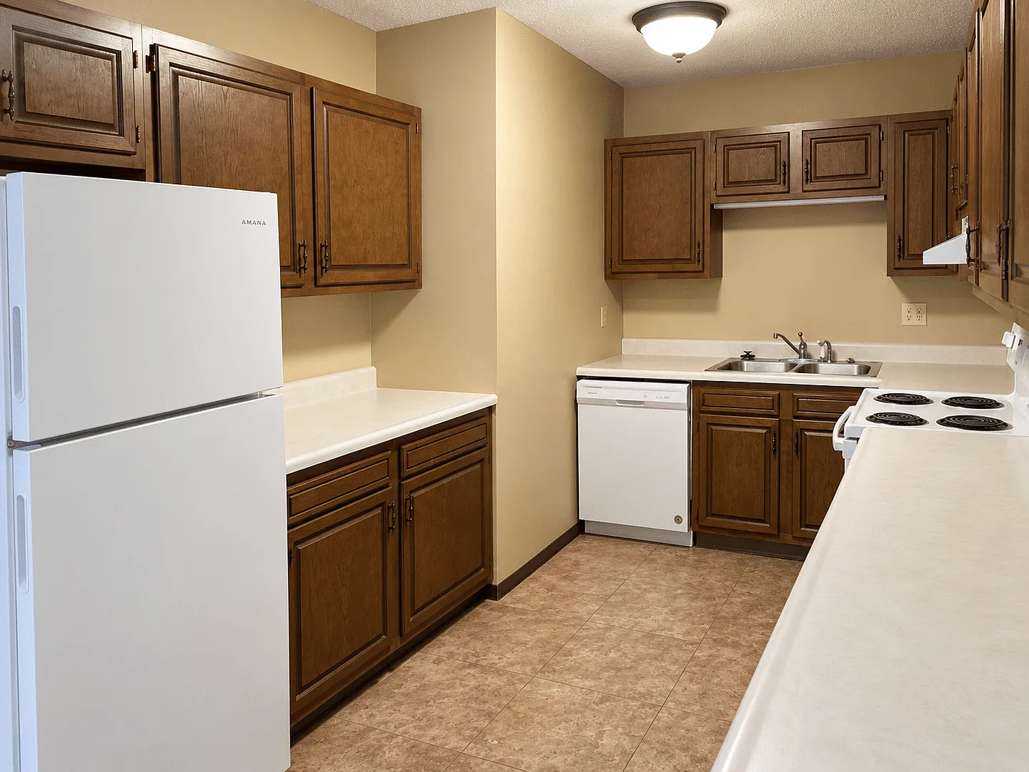 Lakeview Apartments — Photo 1