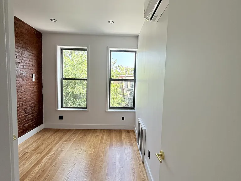 60-82 Catalpa Ave #2B — Photo 15