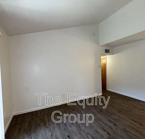 1326 W Elowin Ave — Photo 9