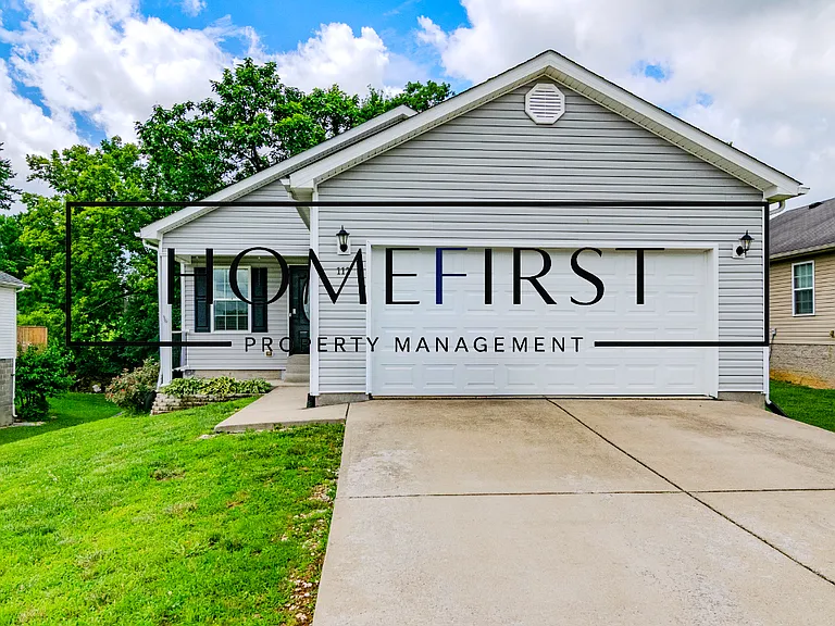 112 Newport Ln — Photo 2