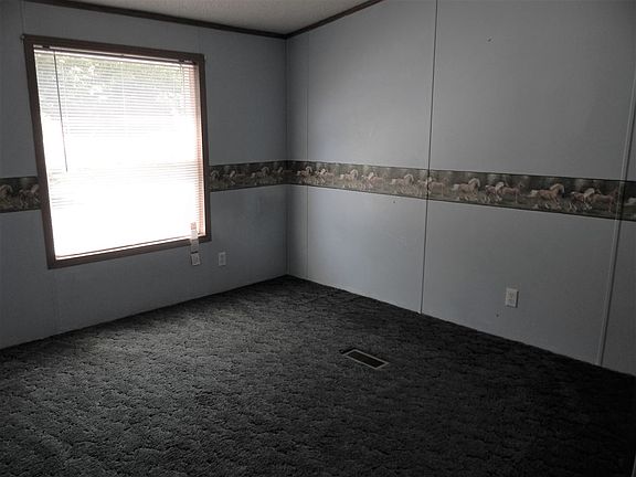 4th image of 143 Deer Run Ln