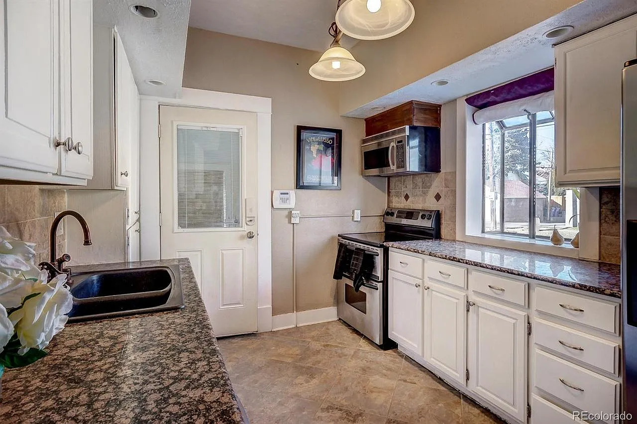 2 bed, 1.0 bath, 2400 sqft, $953 — Photo 4