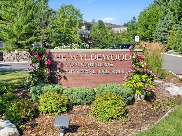 408 Parkers Lake Rd APT 206, Wayzata, MN 55391