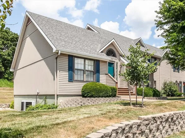 112 Stonebridge Ln, Smithville, MO 64089