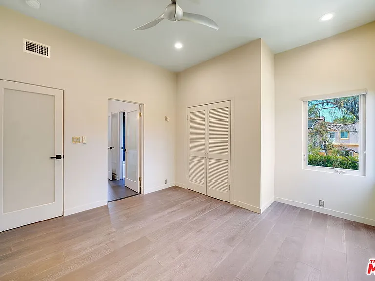 929 Dickson St — Photo 22