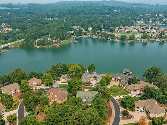 3rd image of 216 Iroquois Cir