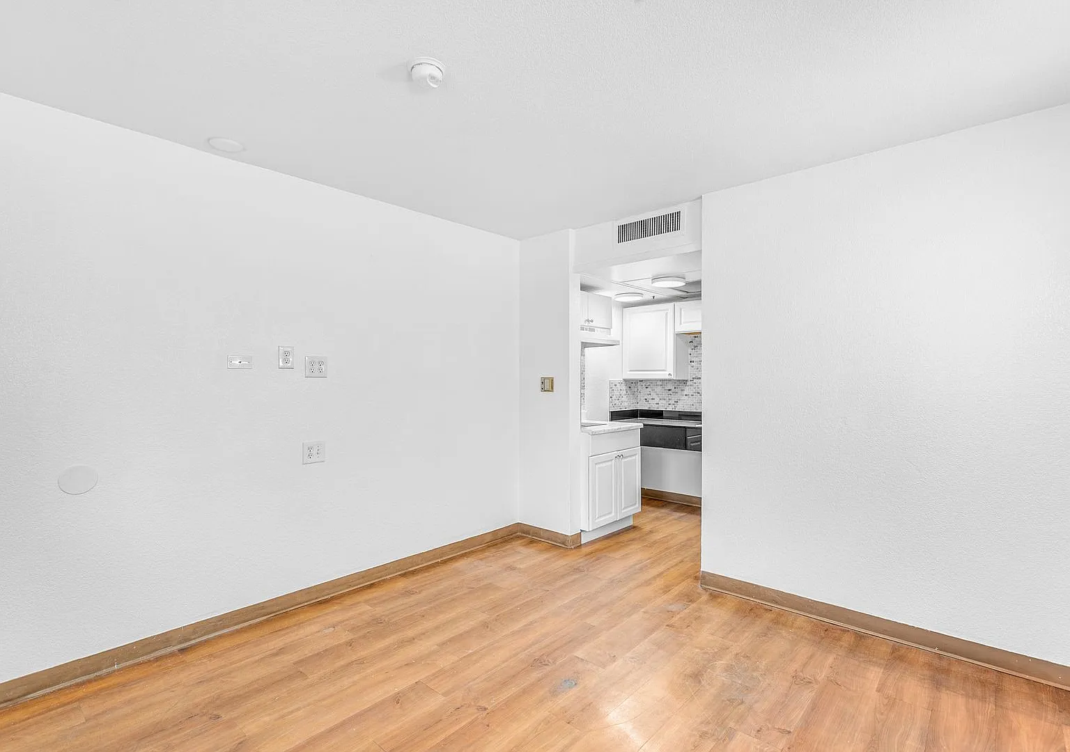 1516 Newbury Rd — Photo 1