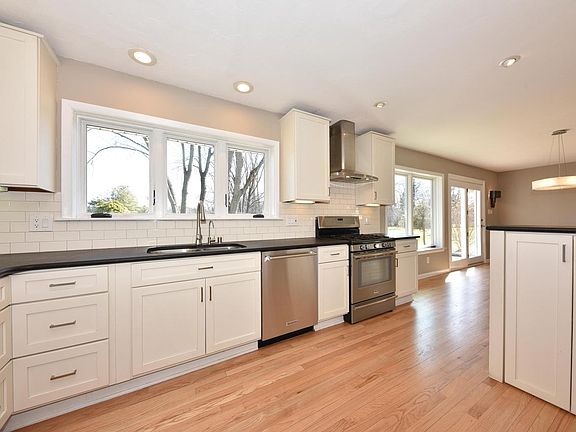 2nd image of 11260 North River ROAD