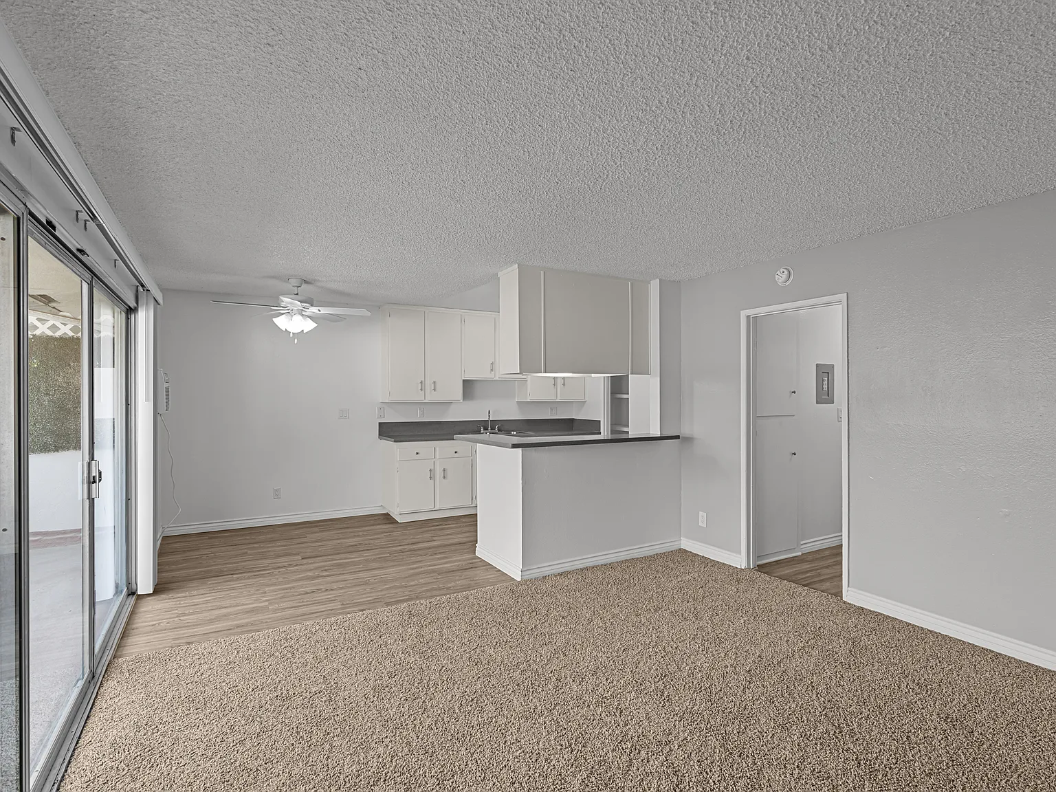 Lotus Gardens Apartments — Photo 4