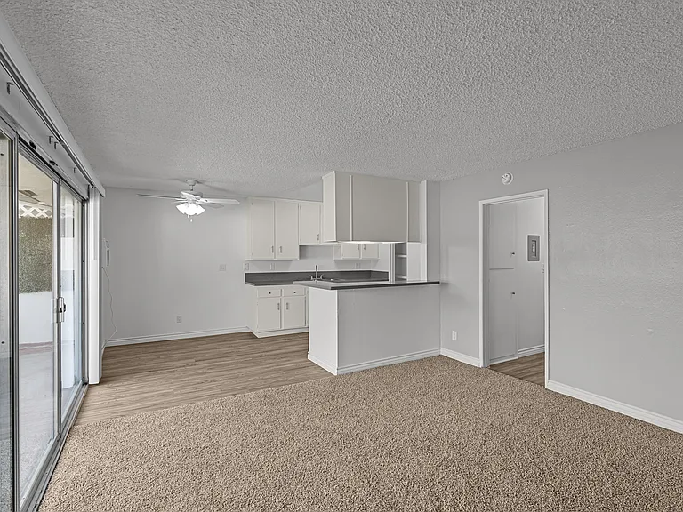 Lotus Gardens Apartments — Photo 4