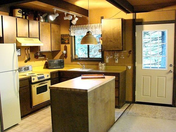 2nd image of 1744 Shoshone Dr