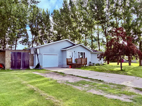 305 Lincoln Ct SW, Warroad, MN 56763