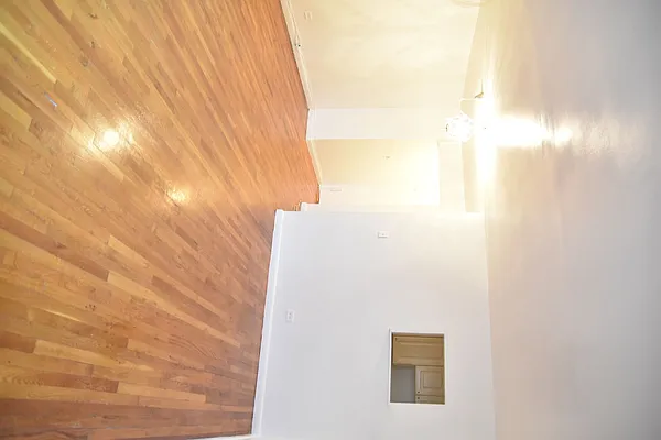 Rented by Giaps Realty Group LLC | media 15