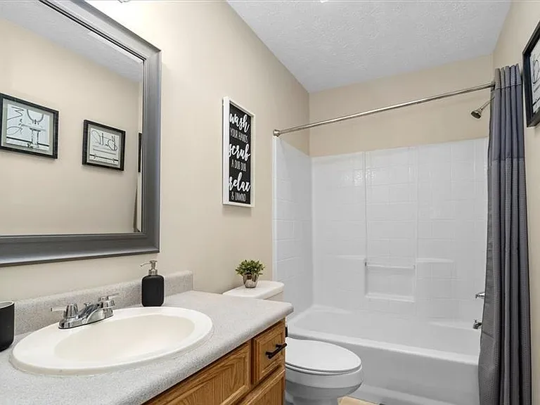 183 Loch Cir — Photo 8