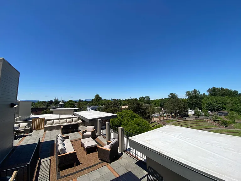 Modern Luxury Downtown Apartment ~ Osprey Point — Photo 67