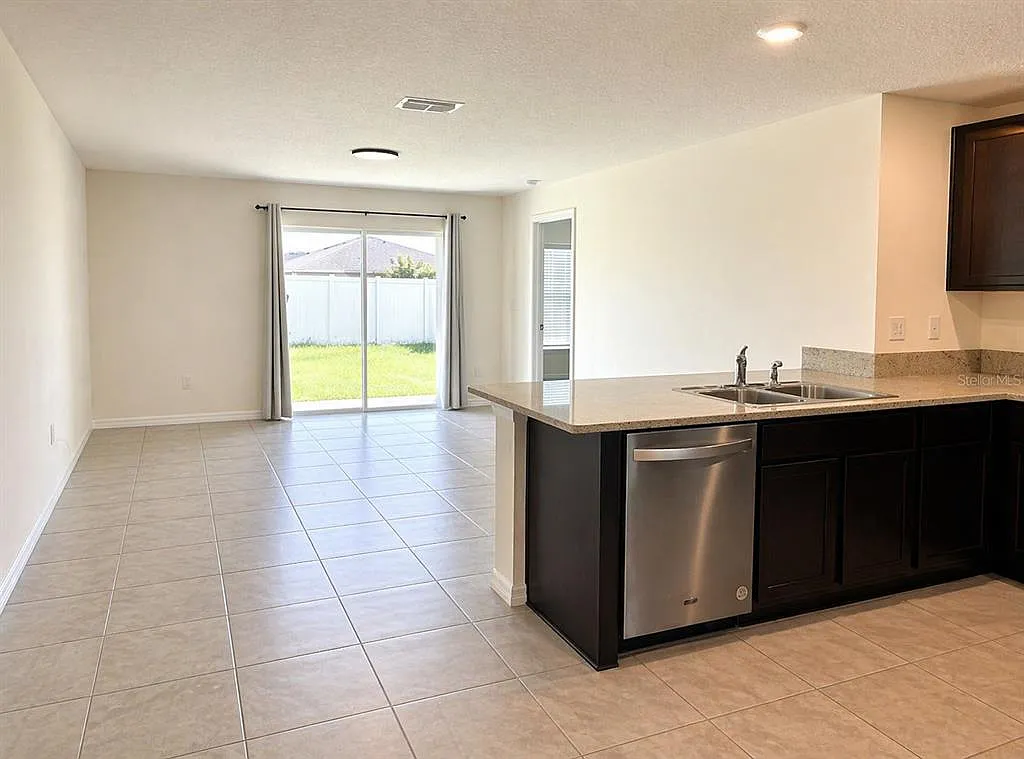 3 bed, 2.0 bath, 1516 sqft, $2,250 — Photo 4