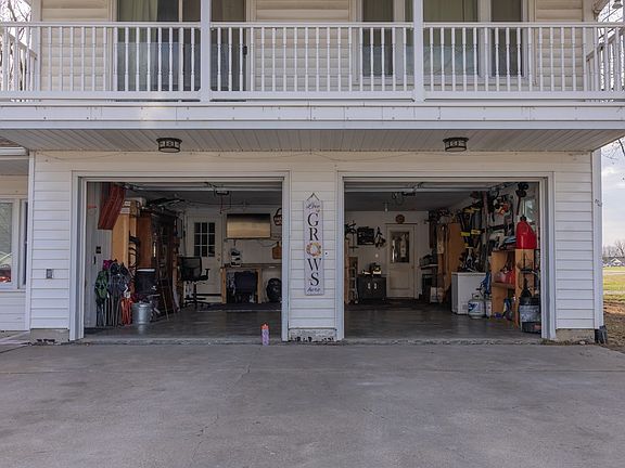 4th image of 923 S Hardman Rd