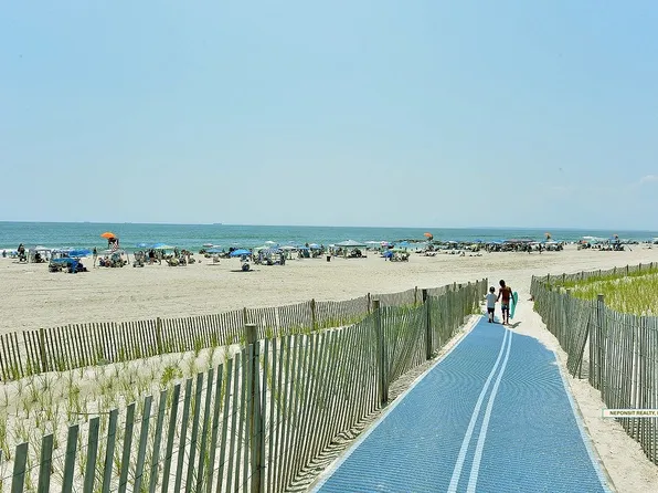 190 Beach 137th St, Belle Harbor, NY 11694