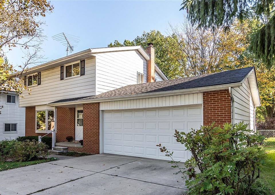 1st image of 588 Center Dr