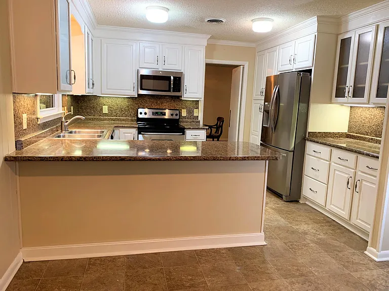 Updated Kitchen. Nearly-new appliances.